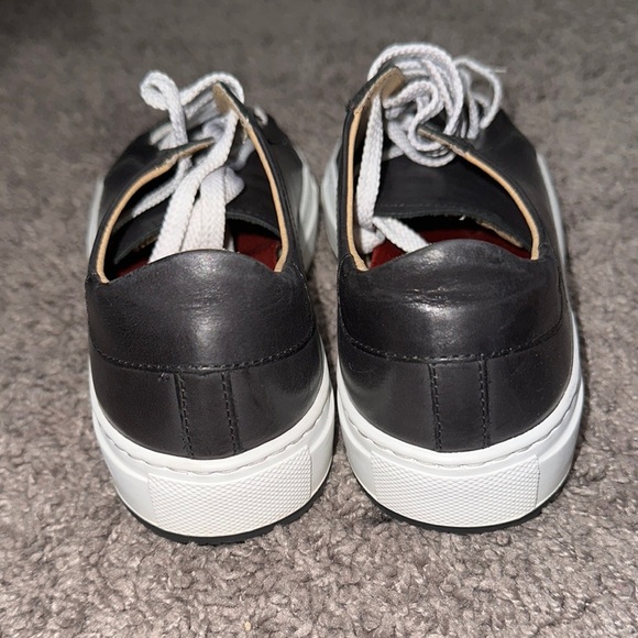 Black and White Athletic Shoes with Minimalist Design - Picture 3 of 6